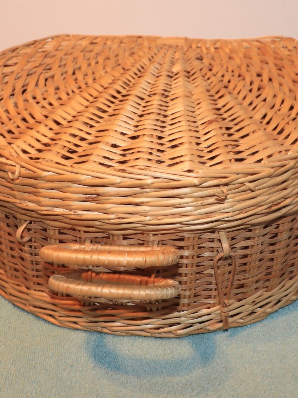 VTG Shell Shaped Wicker Basket Hand Weaved 13.5"X12"